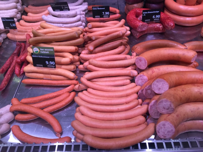 charcuterie-VALBONNE-min_sausages_meat_butchery-1069321